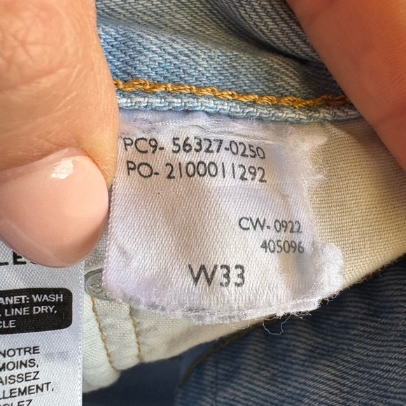 Levi’s woman’s 501 denim light blue wash shorts size 33 Preloved cut off Jean - Picture 4 of 6